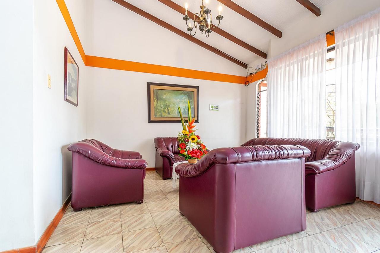 Hotel Puerta Del Sol פופאיין מראה חיצוני תמונה